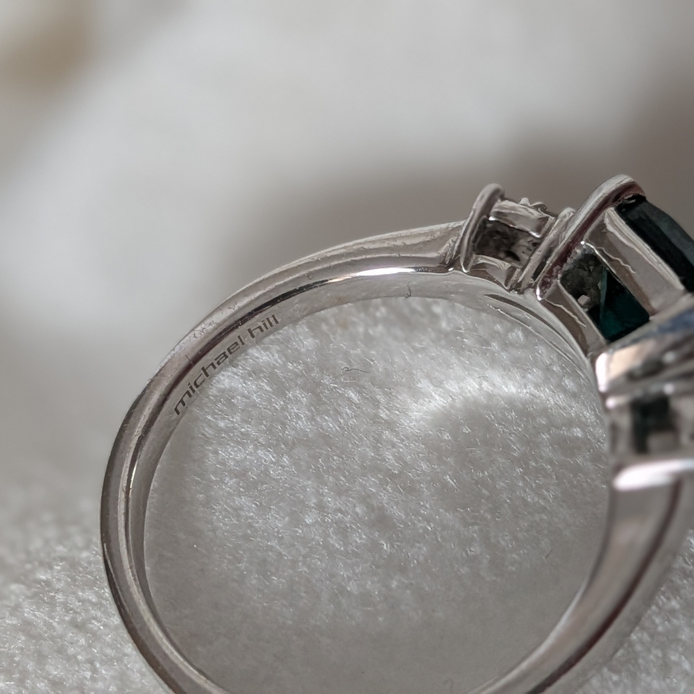 Emerald And Diamond White Gold Ring - Picture 3 of 13